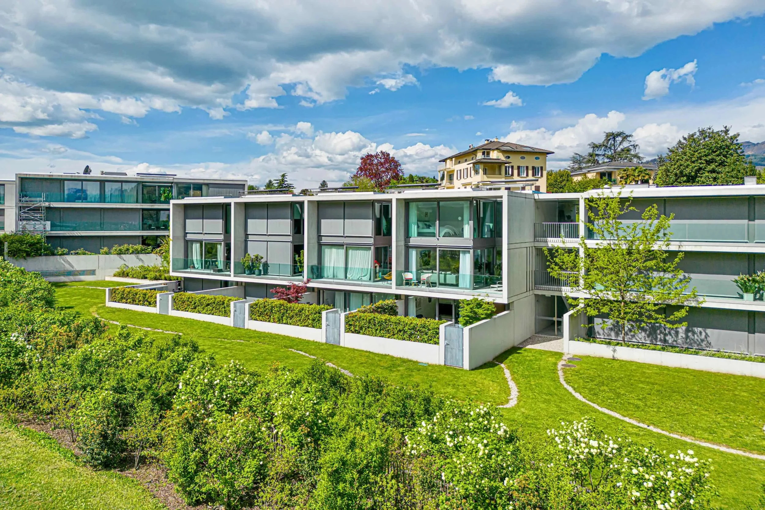 Vivere con stile a Collina d’Oro - Elegante villa con terrazza, giardino privato e vista sul Lago di Lugano