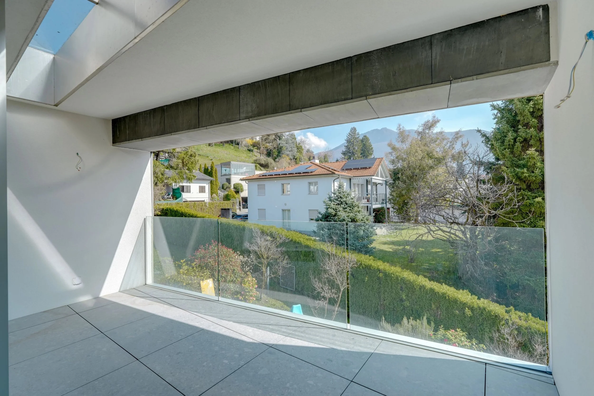 Modern living near Lugano in Comano - Recently renovated apartment with a cosy outdoor area in an exclusive residence