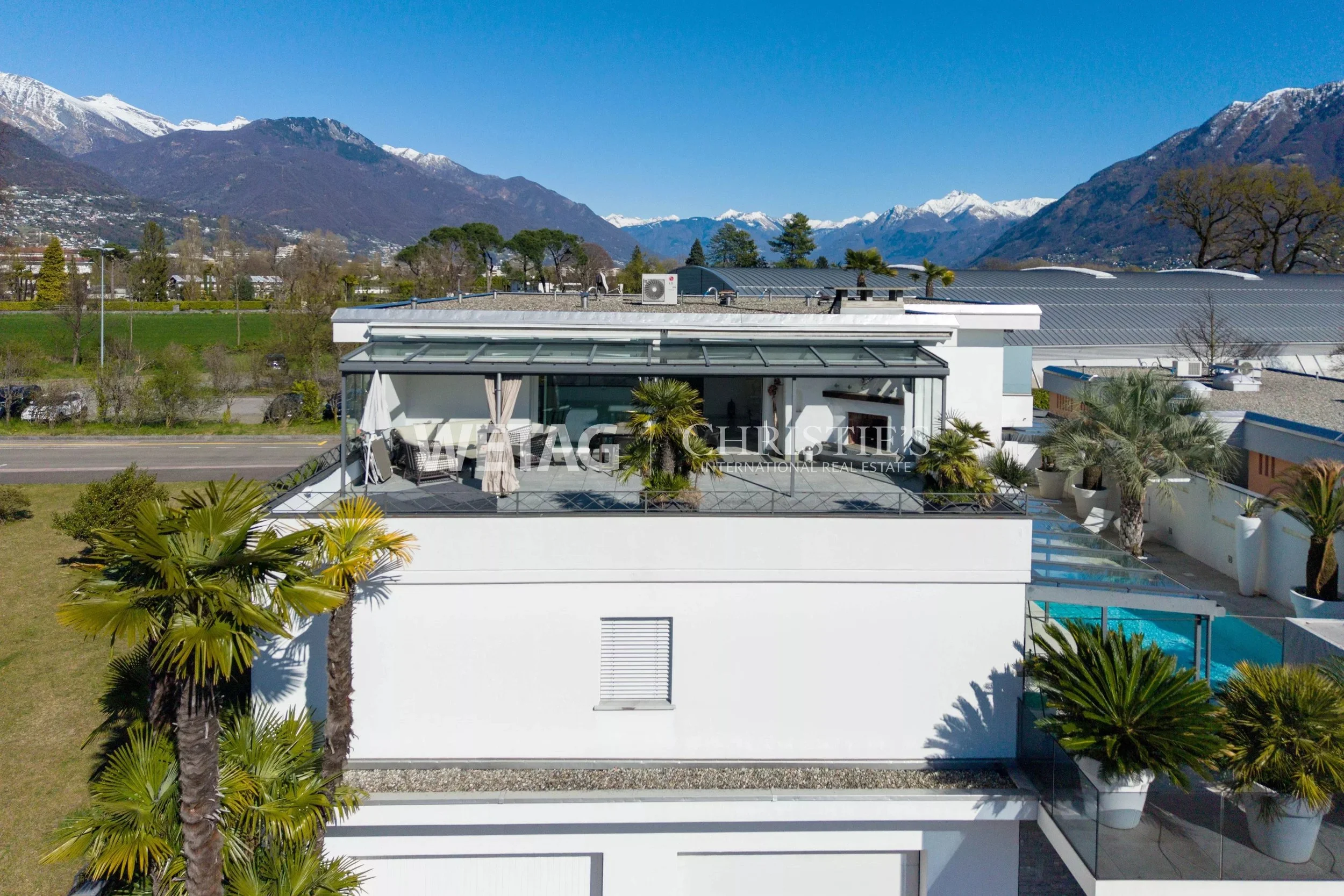 Tranquillity, sunshine &amp; privacy - High-quality penthouse with a spacious terrace in an elegant setting, just a short distance from the golf course