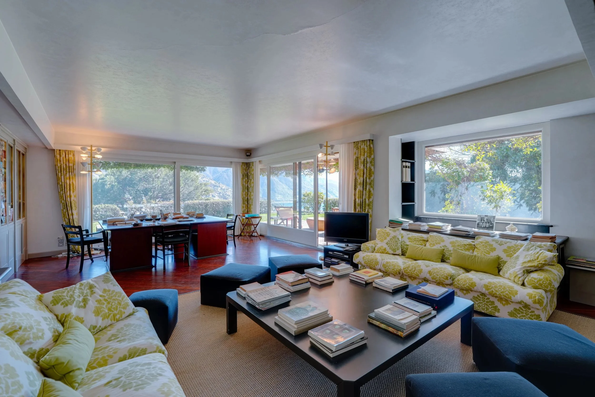 Attico esclusivo con vista lago a Porza - Vivere su un unico livello con 240 m² di superficie abitabile, giardino privato e vista panoramica sul Lago di Lugano