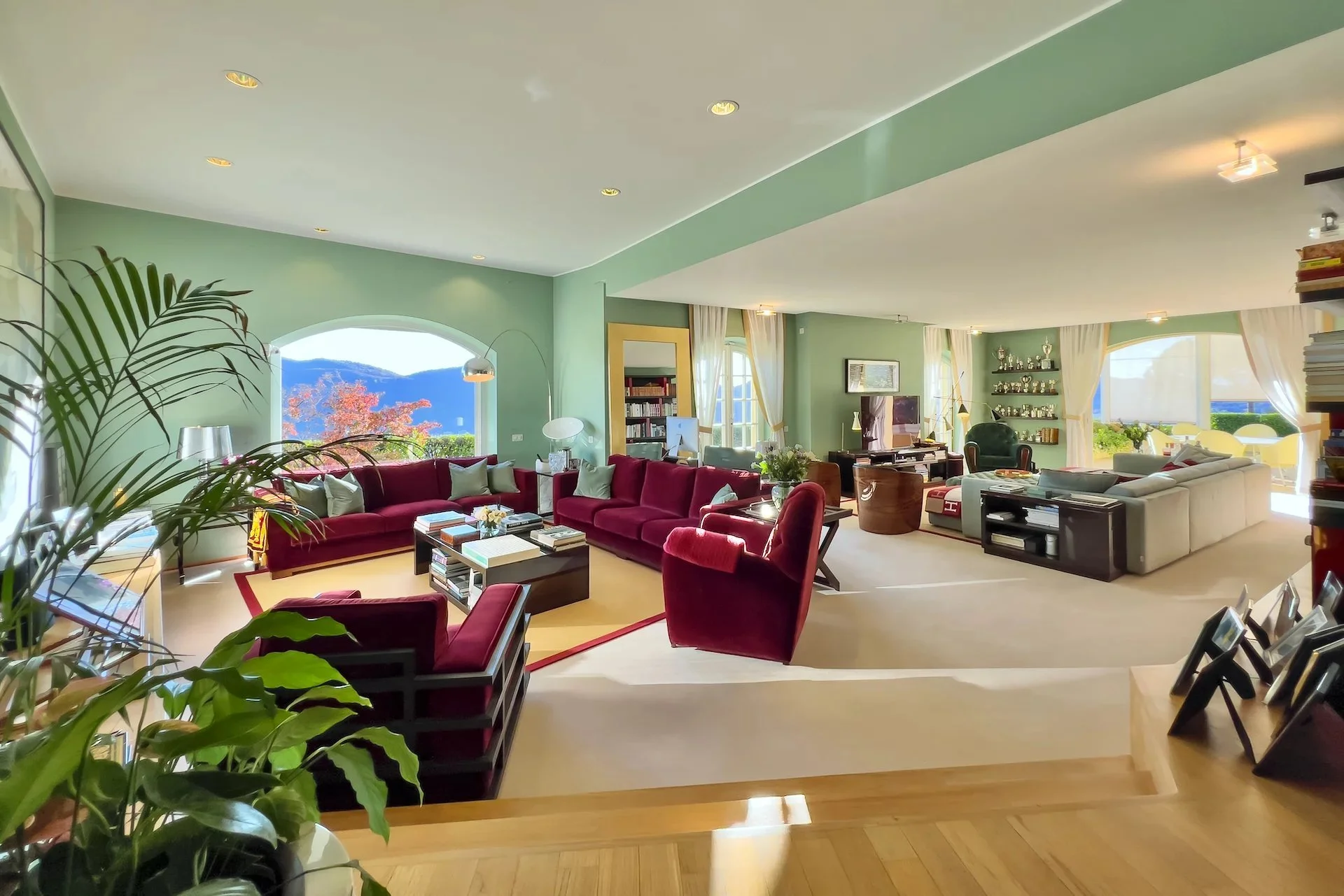 Elegante villa con 624 m² di superficie abitabile a Vacallo - Residenza familiare con piscina, dépendance per ospiti e vista sul Lago di Como