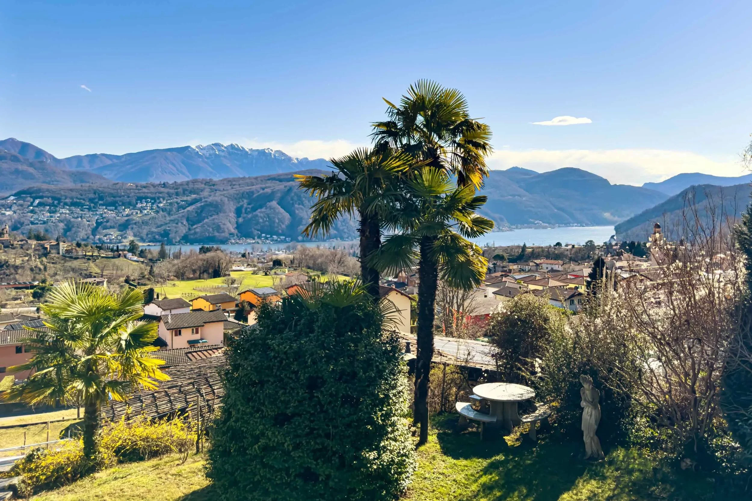 PREISVARIATION - 7.5 Zimmer Villa mit Zweitwohnsitz in Lugano-Pura - Mediterrane Eleganz in unmittelbarer Nähe zum Golfplatz &amp; mit Panoramablick