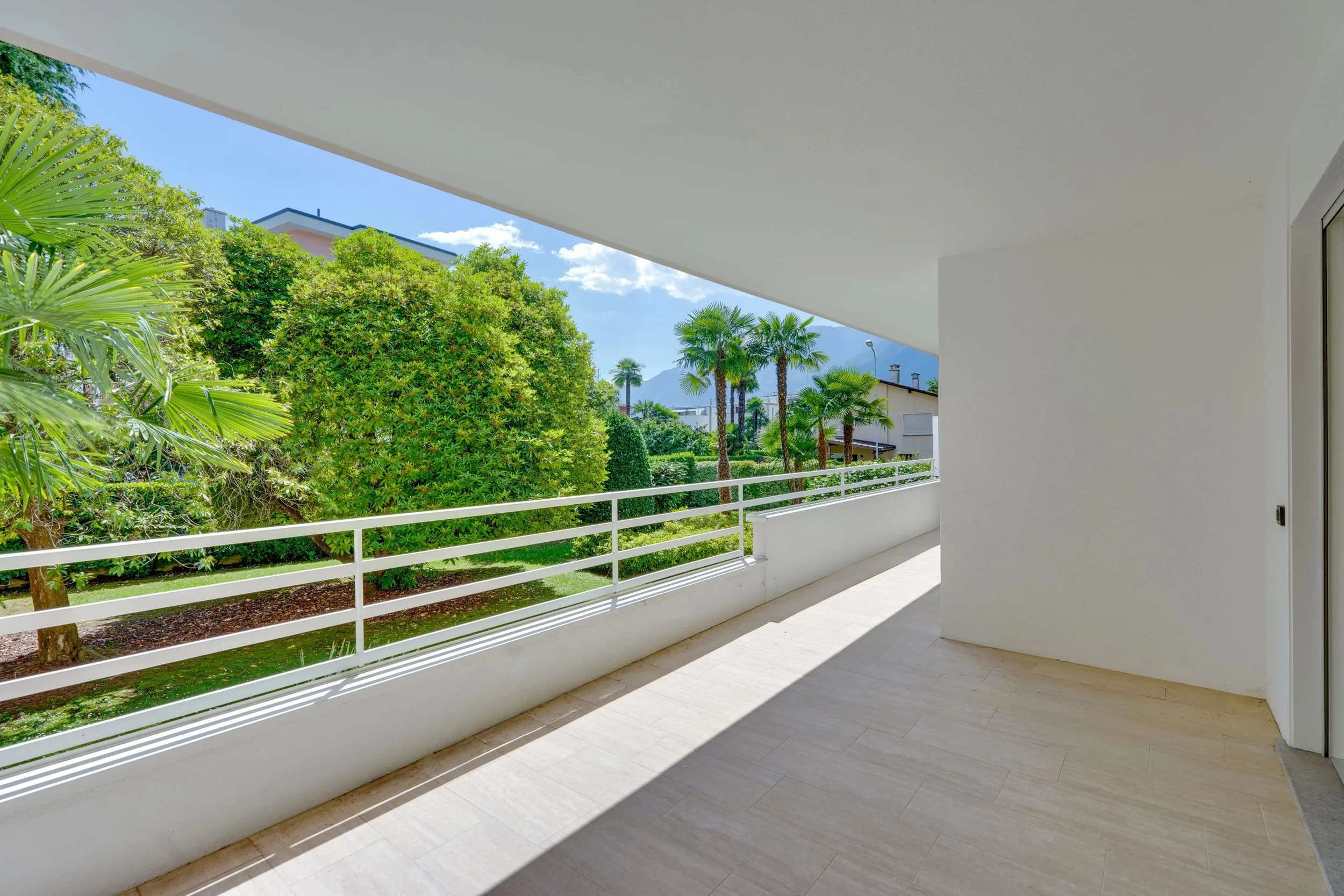 Wohnen nahe Golfplatz &amp; Lago Maggiore - Stilvoll renovierte Zweitwohnsitz-Wohnung mit Indoor Pool in Ascona