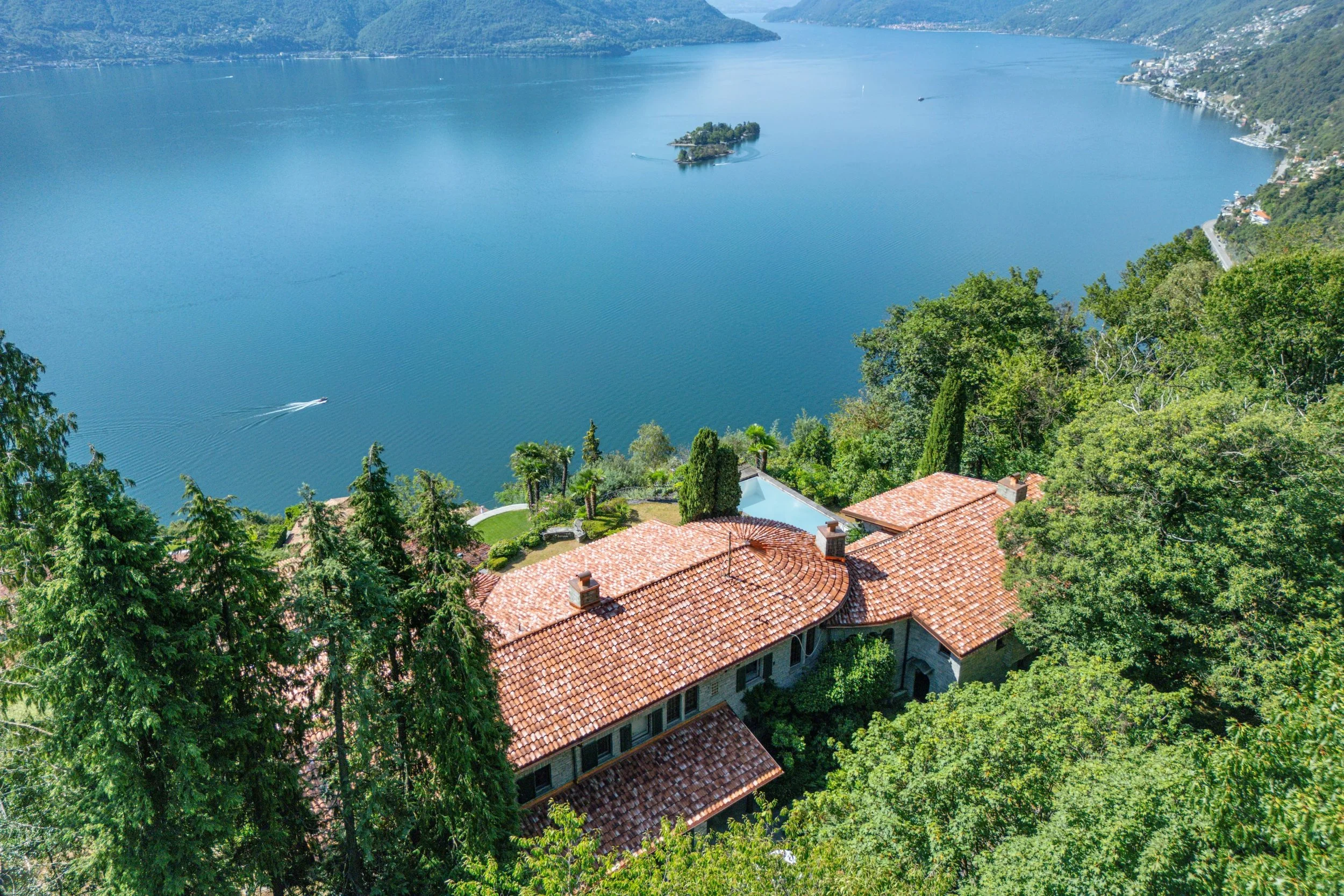Viel Privatsphäre &amp; weite Räume - Exklusive Villa in Ronco sopra Ascona mit traumhaftem Blick über den Lago Maggiore &amp; Zweitwohnsitz