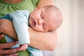 Dreaming of Sleeping Through the Night? 😴 Join our Infant Sleep Class this Wed! Class is taught by infant sleep expert Kathy Moren RN IBCLC online from 7-8:30pm EST ....Link in bio to register #infantsleep #sleepthroughthenight #sleep #newborn #infa