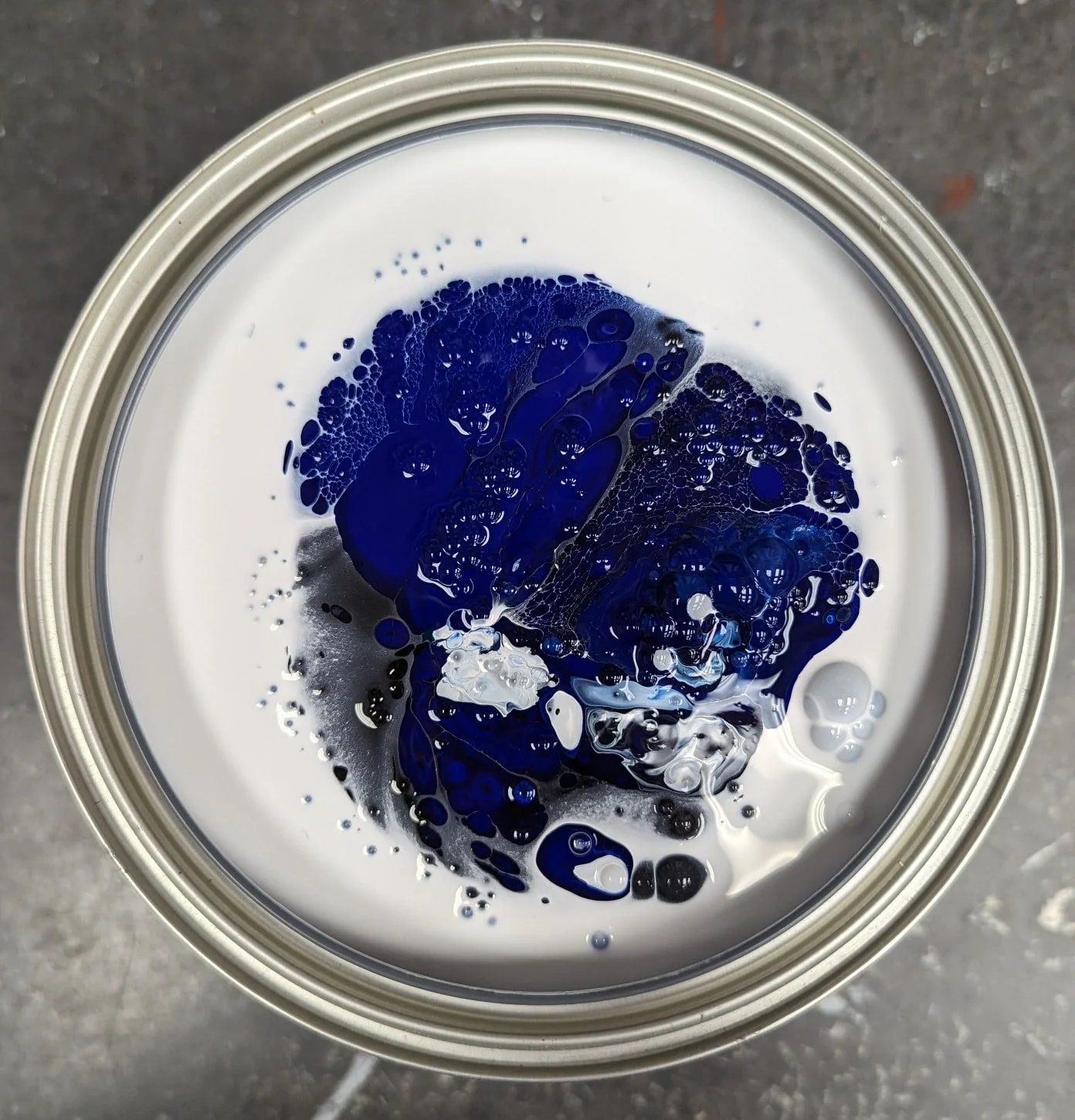 I am a brilliant dark blue evocative of pure blue ink. What Benjamin Moore colour do you think I am? Let me know in the comments and swipe for the answer. 
.
.
.
 #interiordecor #benjaminmooreretailer #blue #oakvillepaintanddecorcentre #paint #shoplo