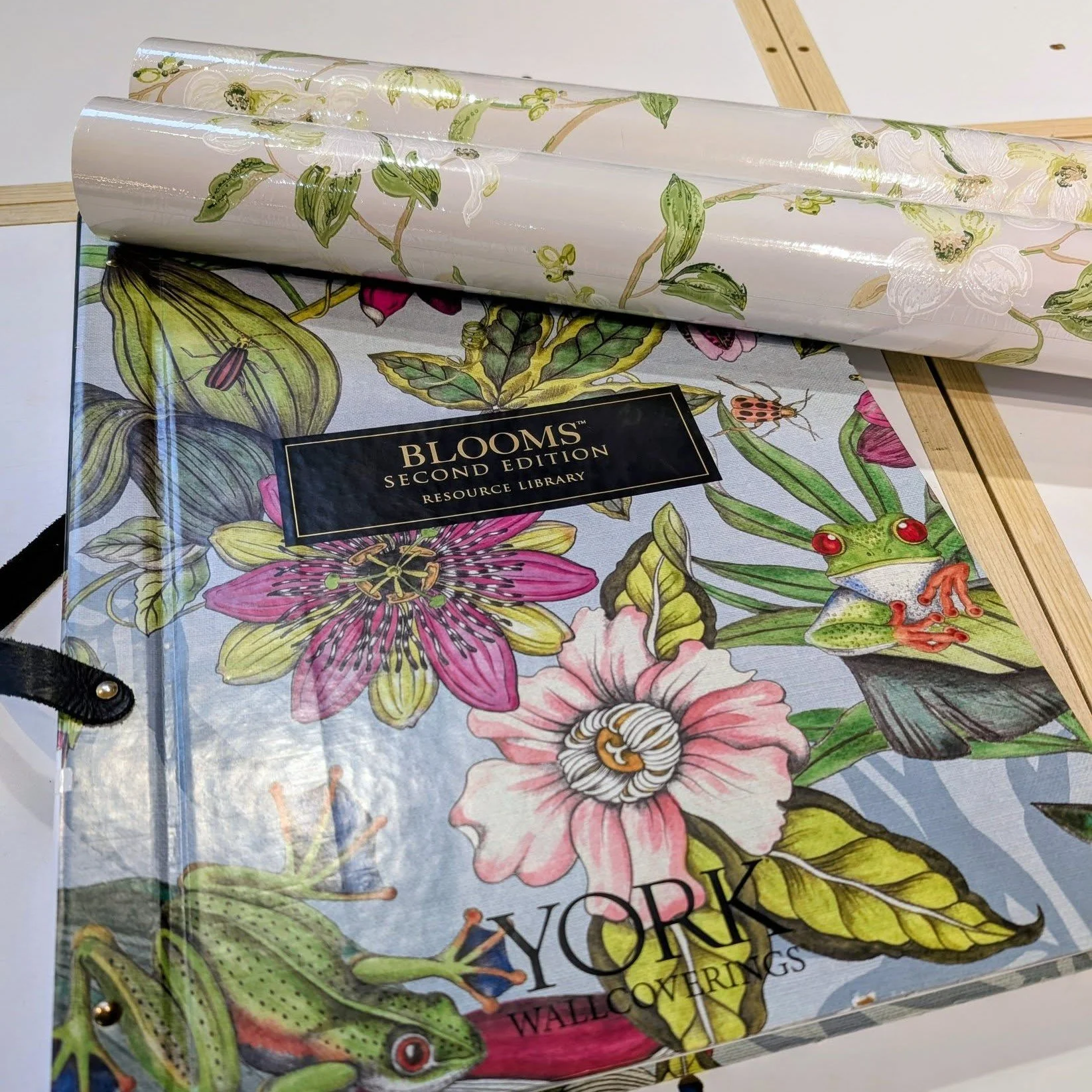 The first heralds of spring, the fleeting beauty of these blossoming trees is artistically rendered for your eternal enjoyment in pattern Dogwood with white on light grey. Florals speak the language of ever-evolving style with instant connection and 