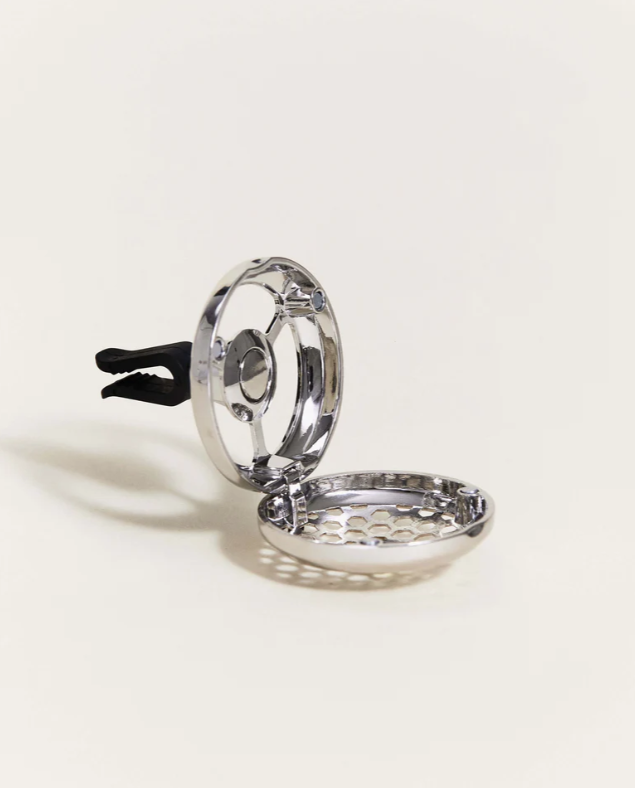 Honeycomb Car Vent Clip - Chrome 3.PNG