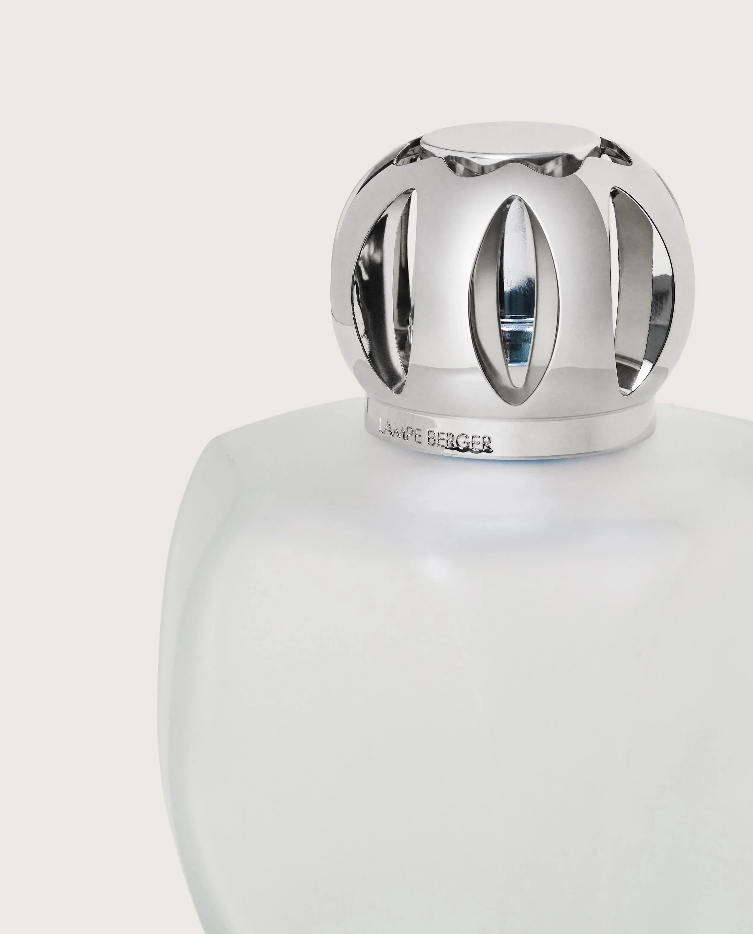 004902_MAGICAL_LAMPE_GIVREE_2500x3100_P_3.jpg