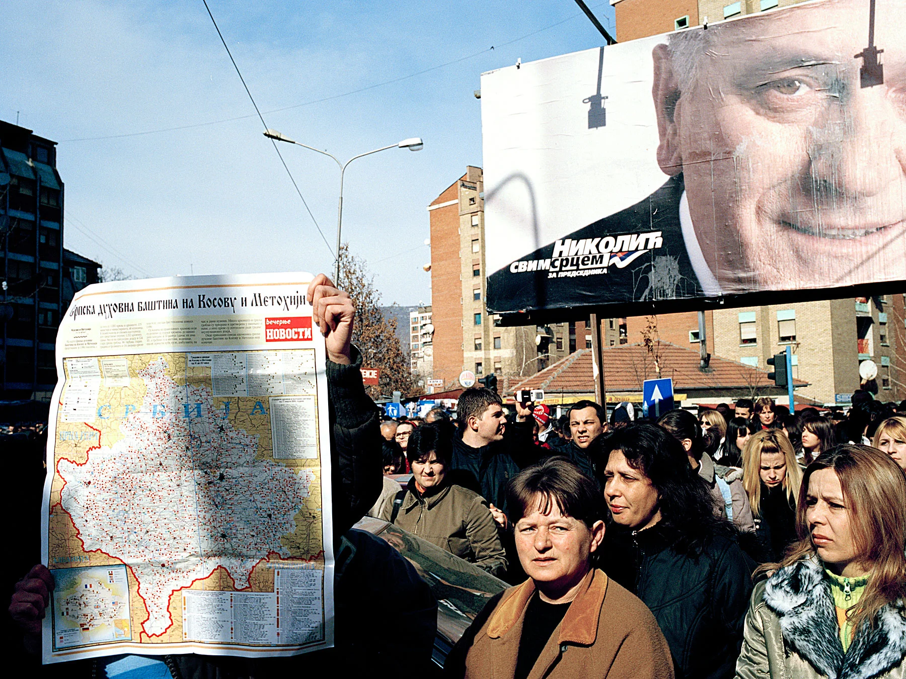Demonstration im serbischen Teil von Mitrovica gegen die am Tag zuvor erfolgte Unabhängigkeitserklärung des Kosovo von Serbien. 18.2.2008