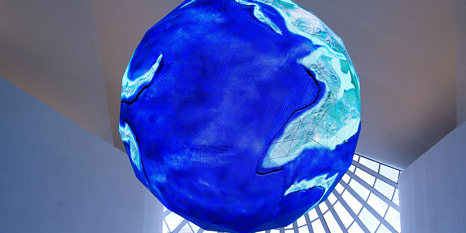 museo-do-amanha-globe.jpg