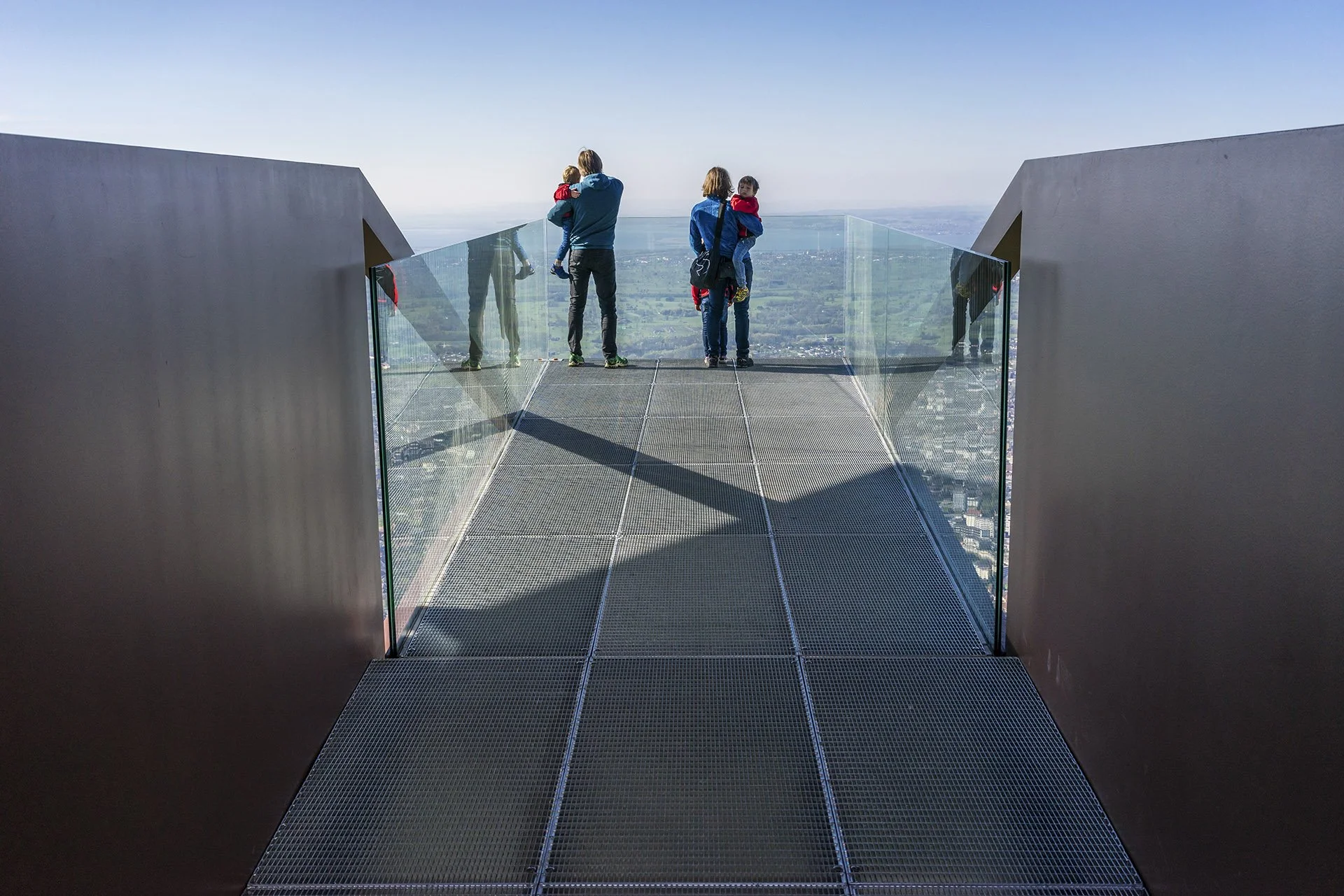 Glasbau hoch über Dornbirn