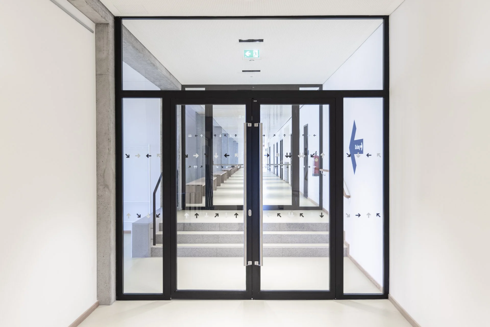 Mittelschule Mittelweiherburg - Portalbau, Brandschutzportale