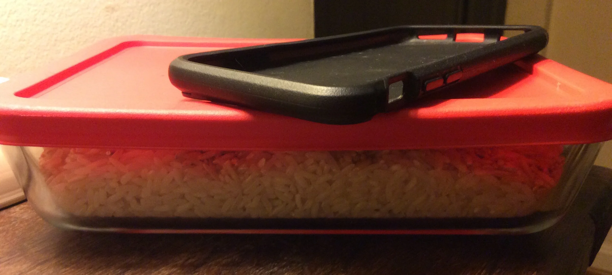 Attempting to dry out iPhone in rice.