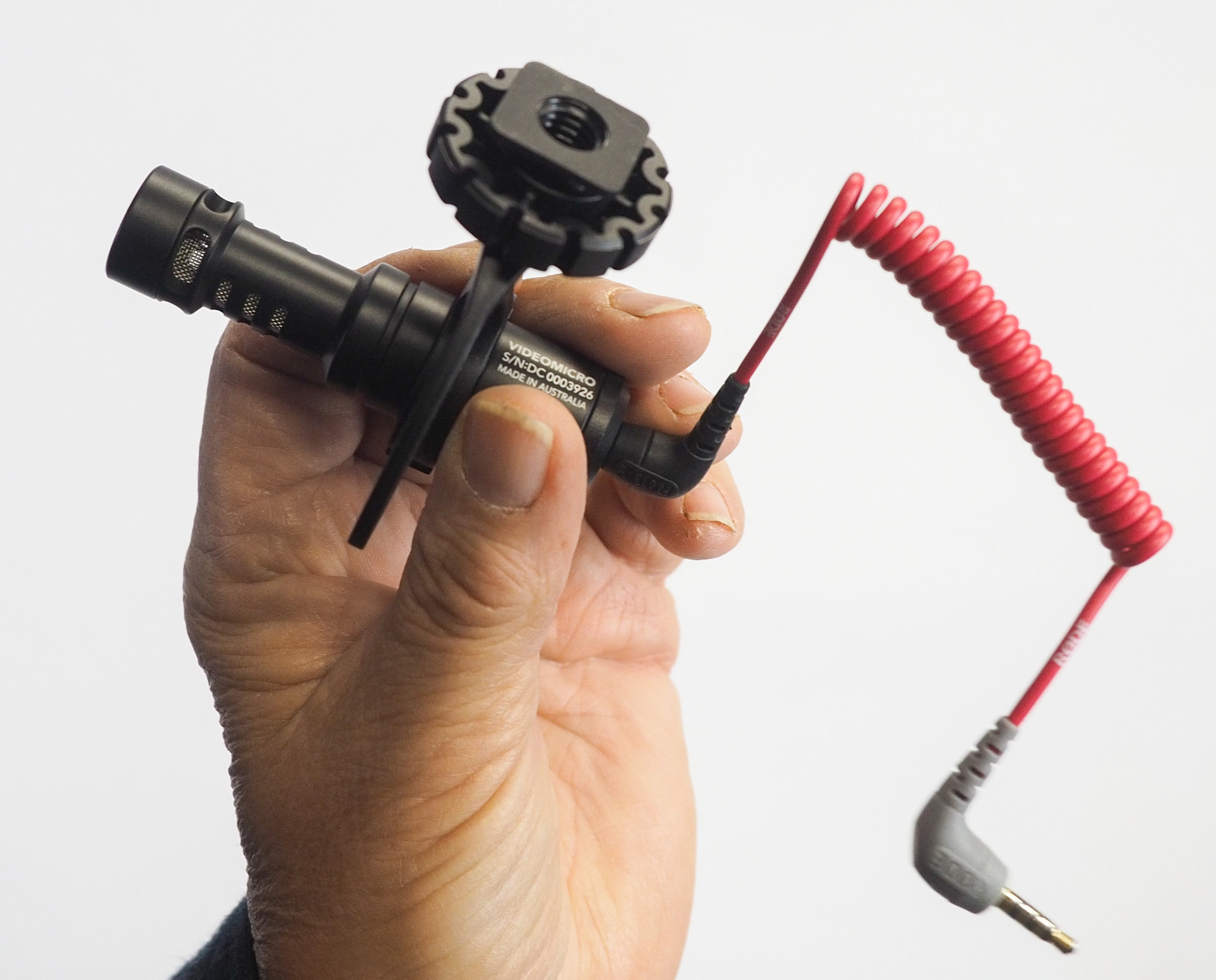 Røde VideoMicro with an SC7 cable (one end TRS, other TRRS)