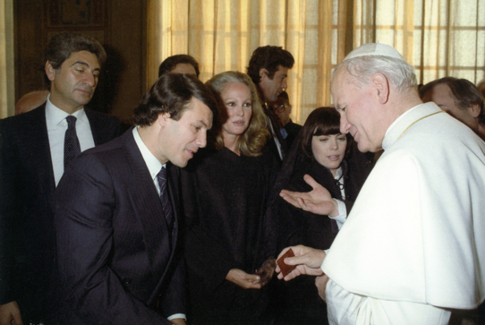 Carlo Maietto, Salvatore Adamo, Ursula Andress, Mireille Mathieu e S. Santità Giovanni Paolo II. Rassegna mondiale della canzone religiosa popolare" Anno Giubilare della Redenzione 1983/1984.