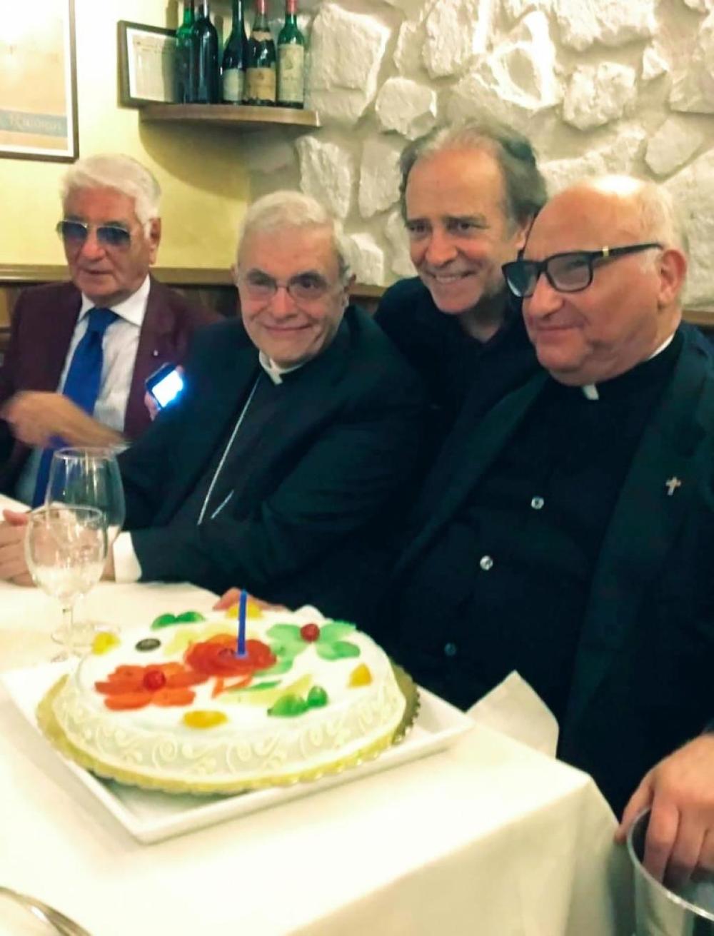 Vescovo Francesco Micciche', Enrico Montesano, e Mons. Salvatore Giuliano.&nbsp;