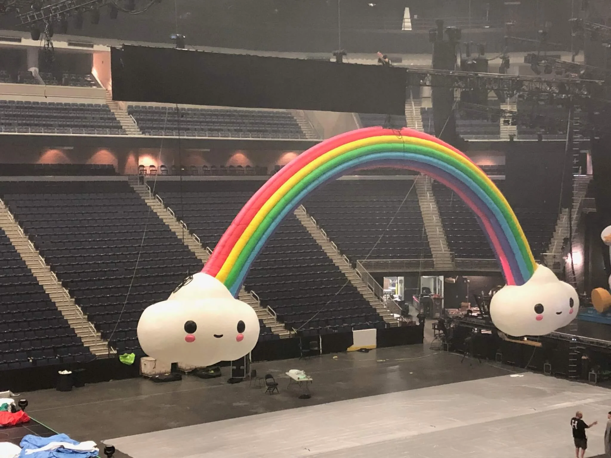 24_J-Balvin_Arcoiris-Tour-Stage-Inflatable.jpg