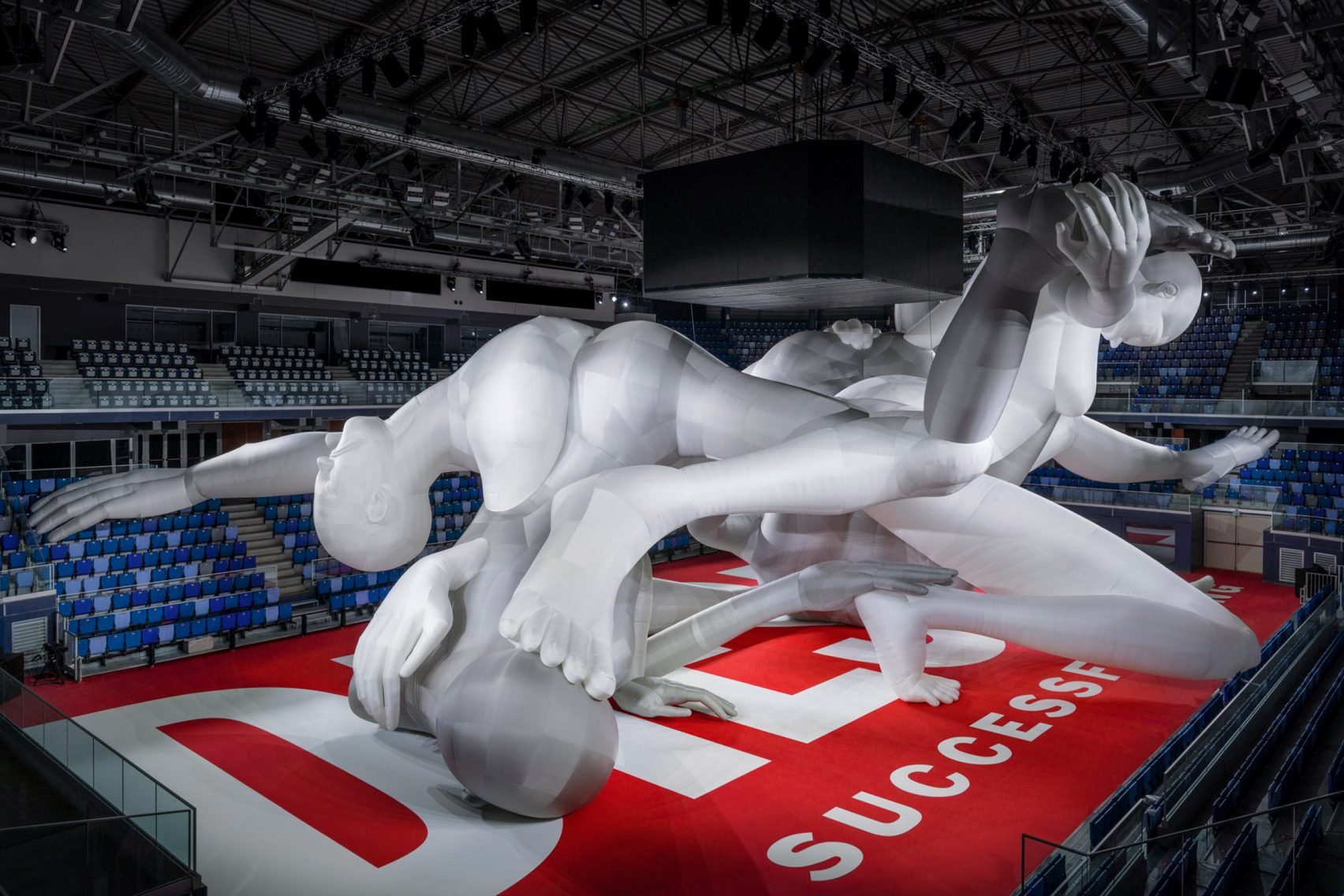 diesel-spring-summer-2023-studio-dennis-vanderbroeck-worlds-largest-inflatable-sculpture-fashion-show_dezeen_2364_col_2-1704x1136.jpg