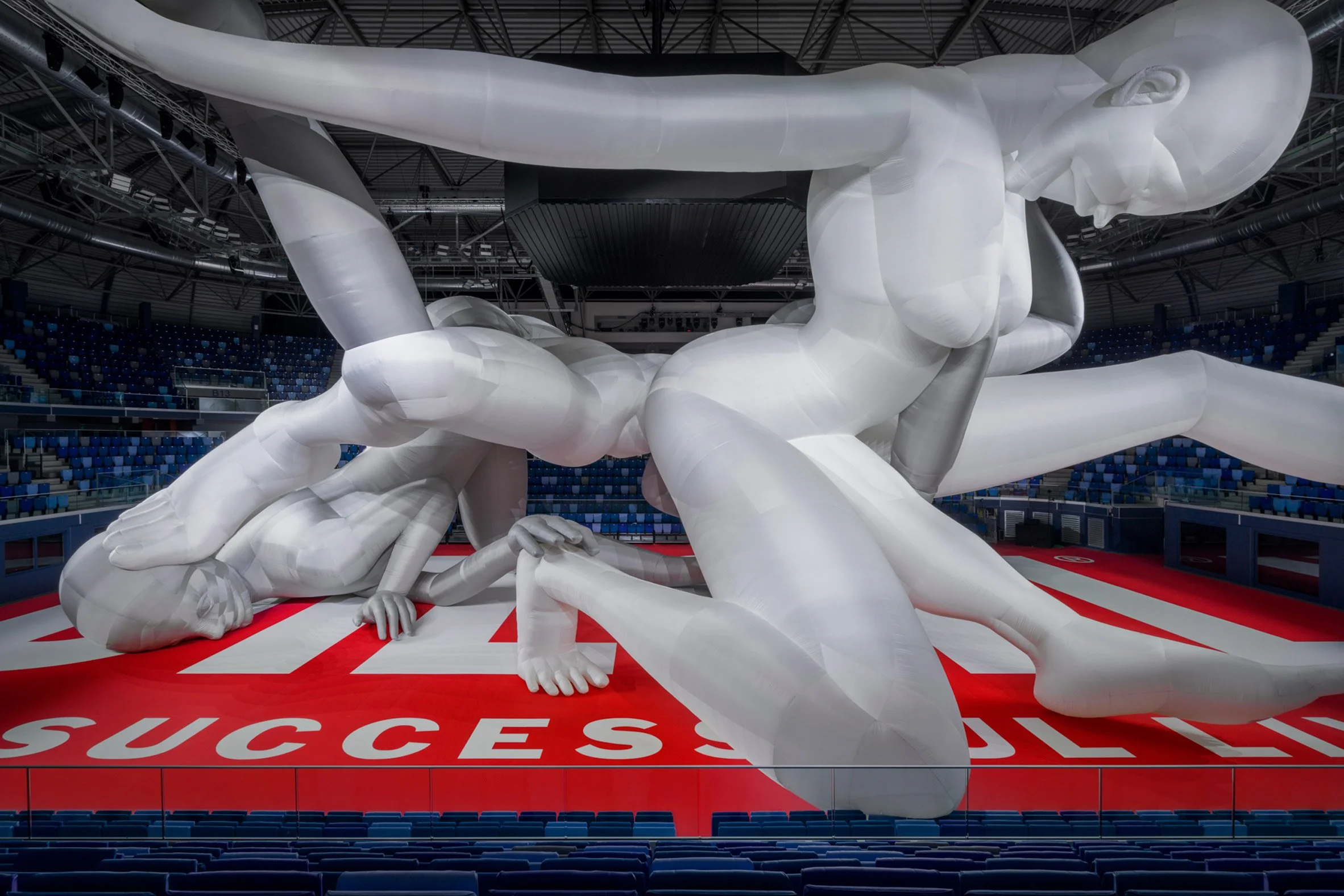 diesel-spring-summer-2023-studio-dennis-vanderbroeck-worlds-largest-inflatable-sculpture-fashion-show_dezeen_2364_col_9.jpg