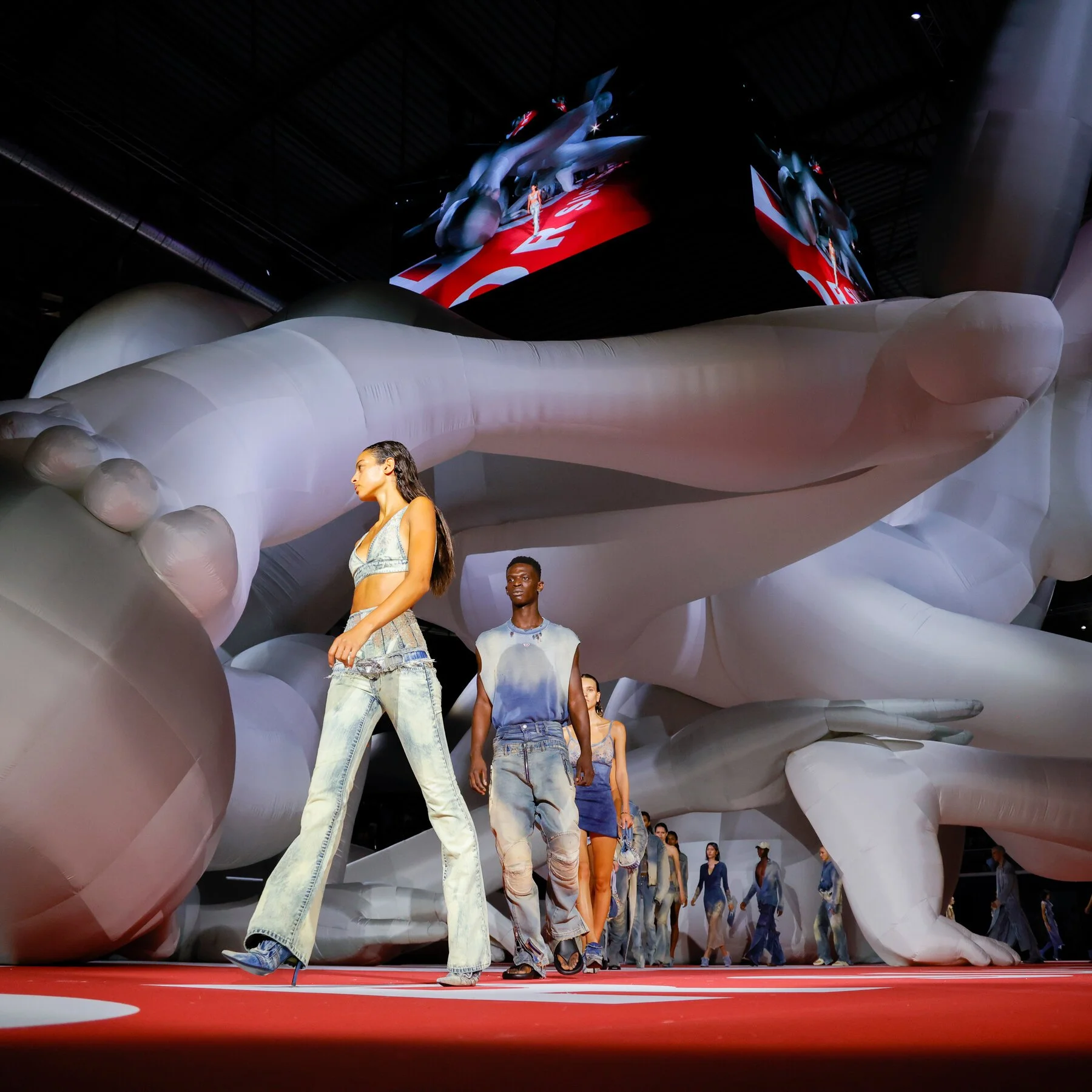 22MFW-fendi-09-mediumSquareAt3X.jpg
