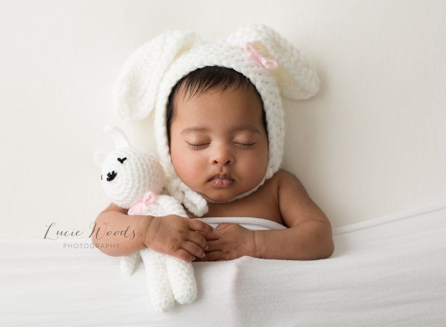 Throw back to this gorgeous picture of Kaira from one of my past sessions - one of my favourites...

#newborn #newbornphotography #bumptobaby #newbornphotographer #baby #babyphotos #babypictures #babyphotography #babyphotographer #cakesmash #bumptoba