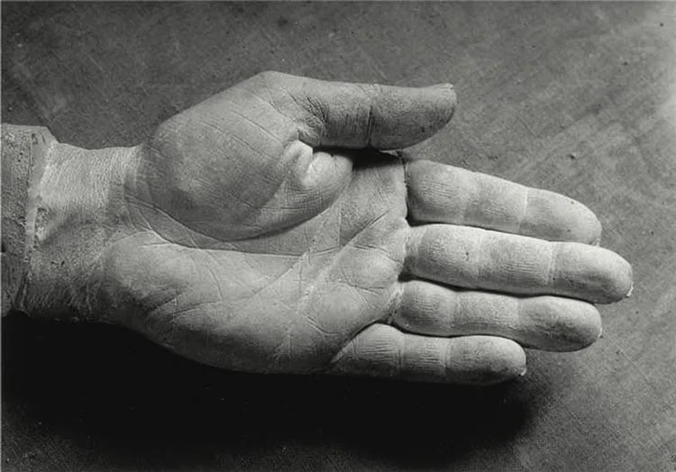 the-right-hand-of-picasso-1943.jpg!Large-Fair Use.jpg