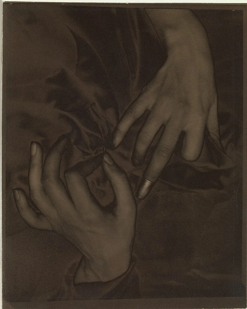 1024px-Georgia_O'Keeffe_–_Hands_and_Thimble_MET_DP235214-CC0.jpg