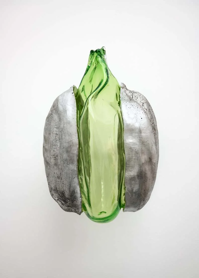   Shamanic Breathing , 2025 Fonte d'aluminium, souffle d'une personne, verre. 45 × 31 × 33 cm Photo credit: substancemat 