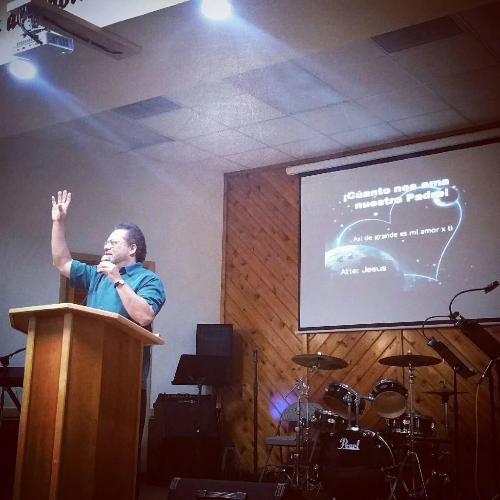 PASTOR TORRES PREDICANDO MENSAJE DEL AMOR DEL PADRE CELESTIAL