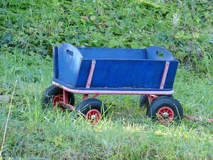 wood-car-58947__480.jpg