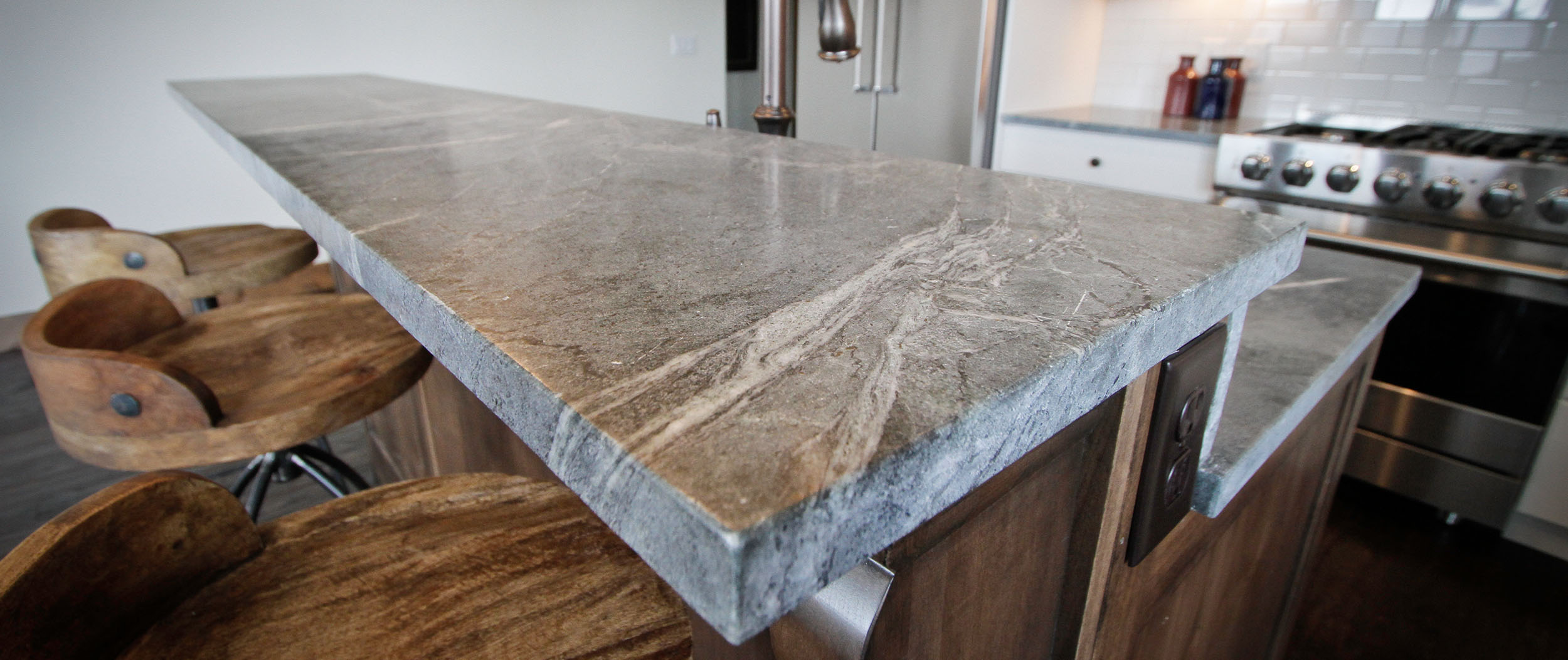  We are direct fabricators of   stone custom countertops   (granite - marble - quartz - porcelain - quartzite)   set an appointment   see our offers  