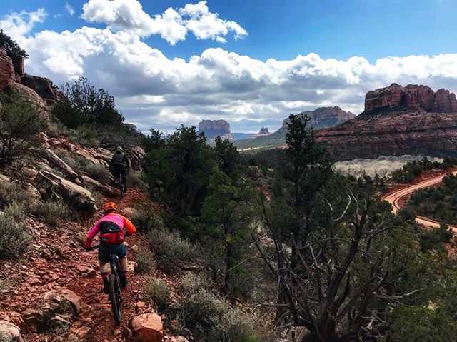 @rckhound and @thejinji cruising the red velvet. #sedona #jinjicycles 📸: @kylof