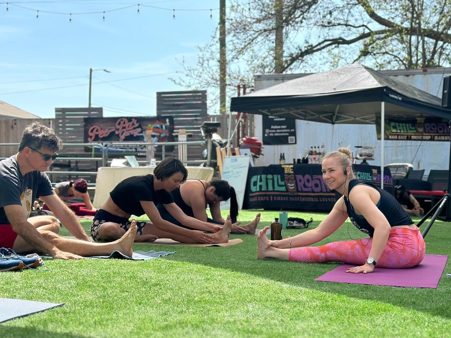 THANK YOU to everyone who came out and shared your practice with us last month at @peepasgaragebrewery!! Let&rsquo;s make this Sunday&rsquo;s Yoga Popup just as amazing 😻🙏🧘🏼&zwj;♀️🌞
&bull;
It&rsquo;s gonna be 75 degrees and sunny! ☀️ And I perso