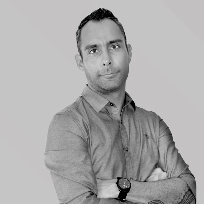 Alonso Arias Partner, Executive Creative Director Alonso Arias is a Mexican-bilingual-creative guy, who loves his family, his job, his country and his futbol Team. In that order. He's been in advertising since 1998 and worked for some of the biggest agencies in the industry, like Ogilvy, Leo Burnett, Foote Cone and Belding, DDB, Olabuenaga Chemistri, LatinWorks and Young & Rubicam, among others. He enjoys developing brands, telling stories and creating experiences. With expertise in Management, Broadcast, Production, Digital, Above/Below the line and Social Media, Alonso is a leader and a team player who is always ready to find strategic and creative communication solutions for the brands and the clients. Also, he has been recognized in most of the major advertising and creativity festivals, like Cannes, Young Creatives, NY, CLIO, FIAP, El Sol, El Ojo, Hispanic Creative Circle, Mexican Creative Circle, among others. He also teaches the "Strategically Thinking" class at Miami Ad School, where he "learns more from his students than his students from him".