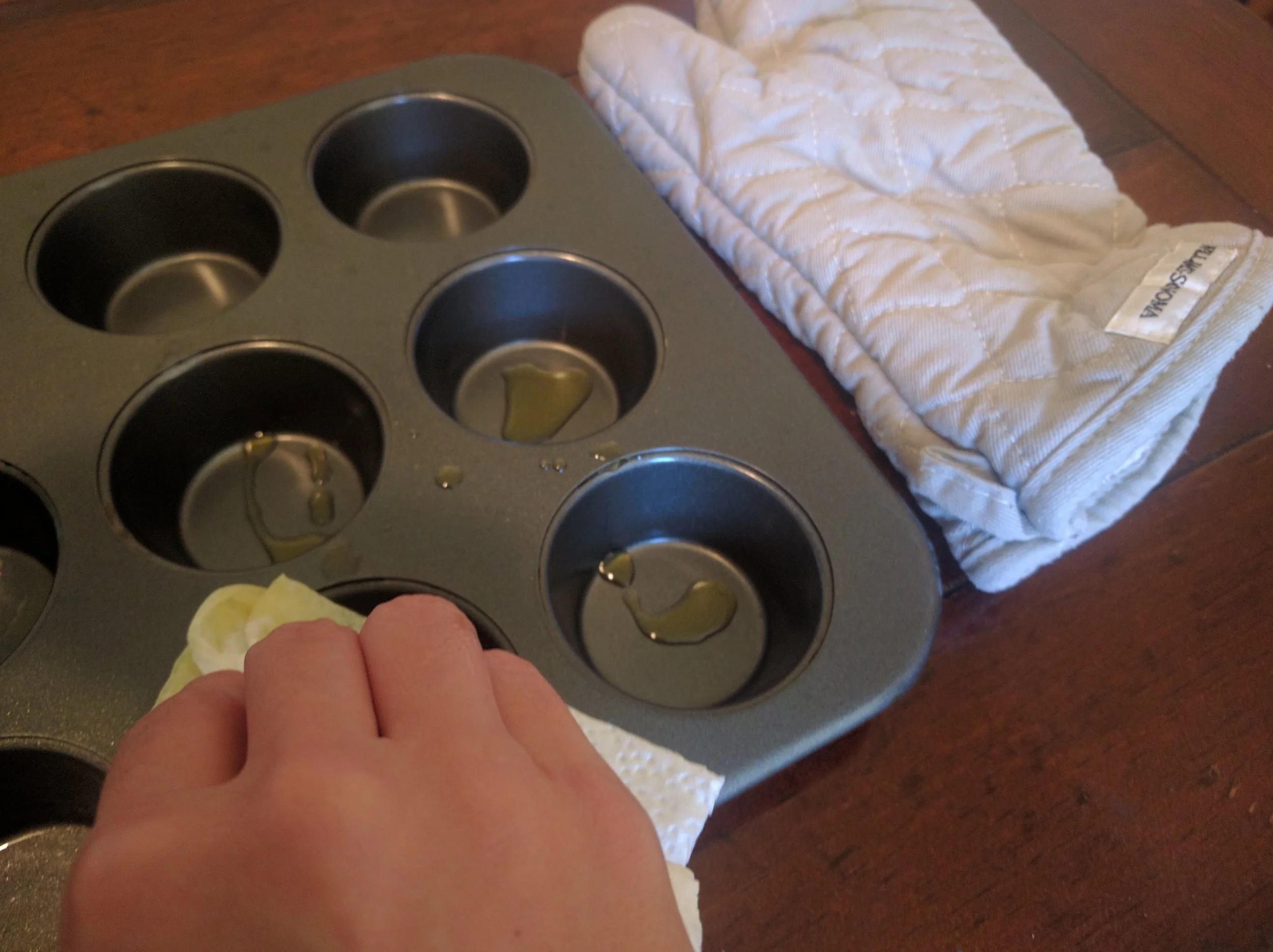 Gotta make sure these are well oiled or your cupcakes will crumbles!