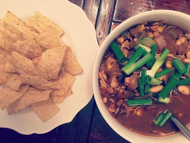 First recipe of 2018 is this delicious White Chicken Chili! Real glad my friend @laurasheppard_ shared it with me! If this isn&rsquo;t chili eating weather then What is?! Head over to the blog to find out how to make it! &gt;Link in Bio&lt;
.
.
.
.
#