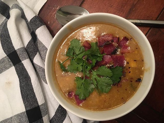 Potato Corn Chowder (dairy free &amp; delicious) is up on the blog! And yes, that is BACON you see on top! Turkey bacon that is! 🥓 &gt;Link in Bio&lt;
.
.
.
.
#whatsonmyplate #whatsfordinner #wintersoups #potatosoup #potatocornchowder #crockpotrecip