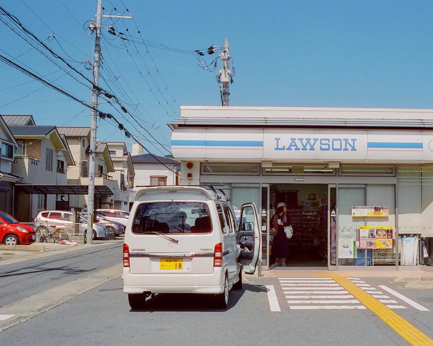 Convinent
&bull;
&bull;
&bull;
#inosensual #nikonfm2 #cinestill800t #hintofprime #colourfilm #photojournalism #documentary #cinematography #composition #japan #kyoto #backpacking #lawson #convinencestore #35mmfilm #visualstoryteller #filmohotography 