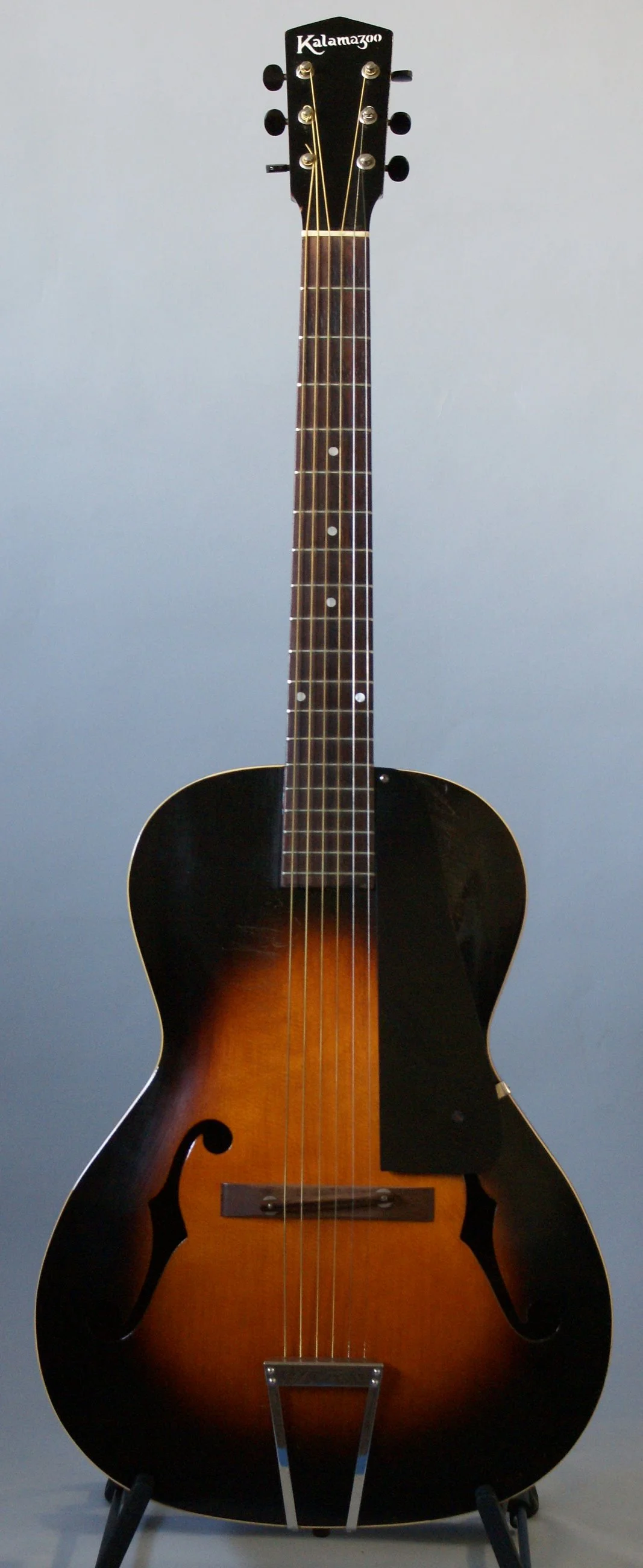 1937 KALAMAZOO ARCHTOP PARLOR GUITAR