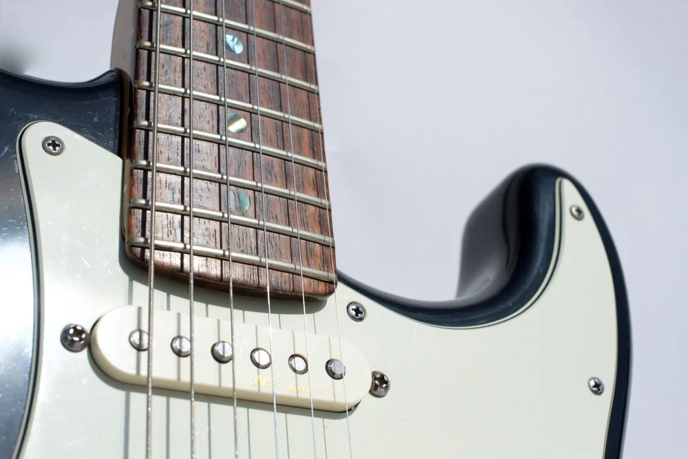 Honeybee Vintage Late 90s Fender Stratocaster American Standard black-4.jpg