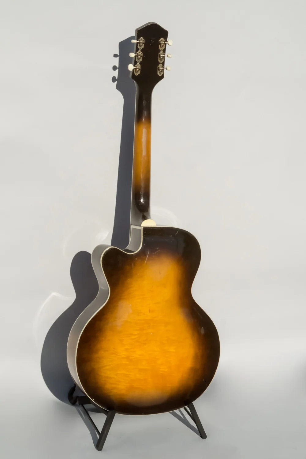 Honeybee Vintage 1956 Harmony H61 branded Silvertone-4.jpg