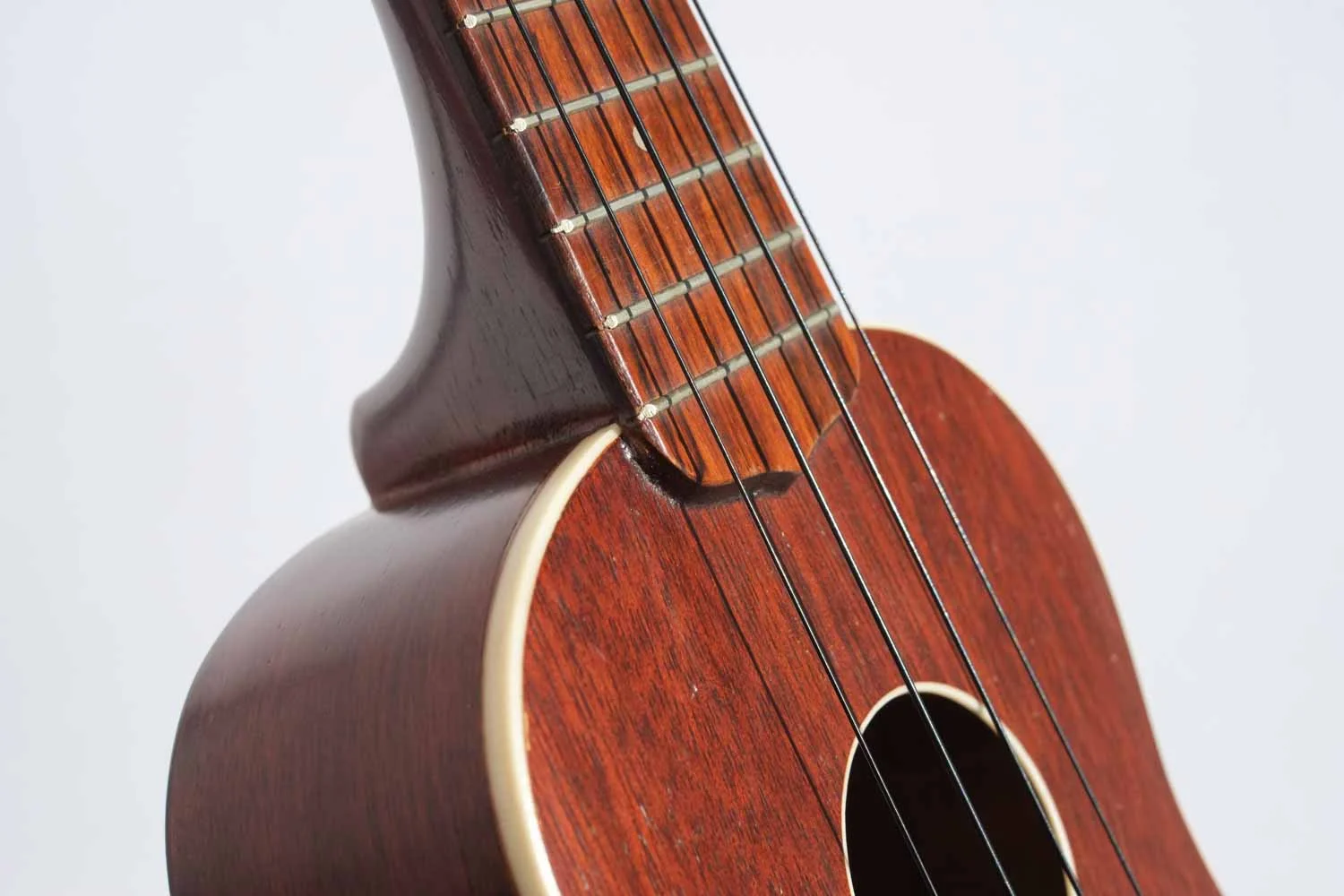 Honeybee Vintage Aloha Royal Soprano Ukulele-6.jpg