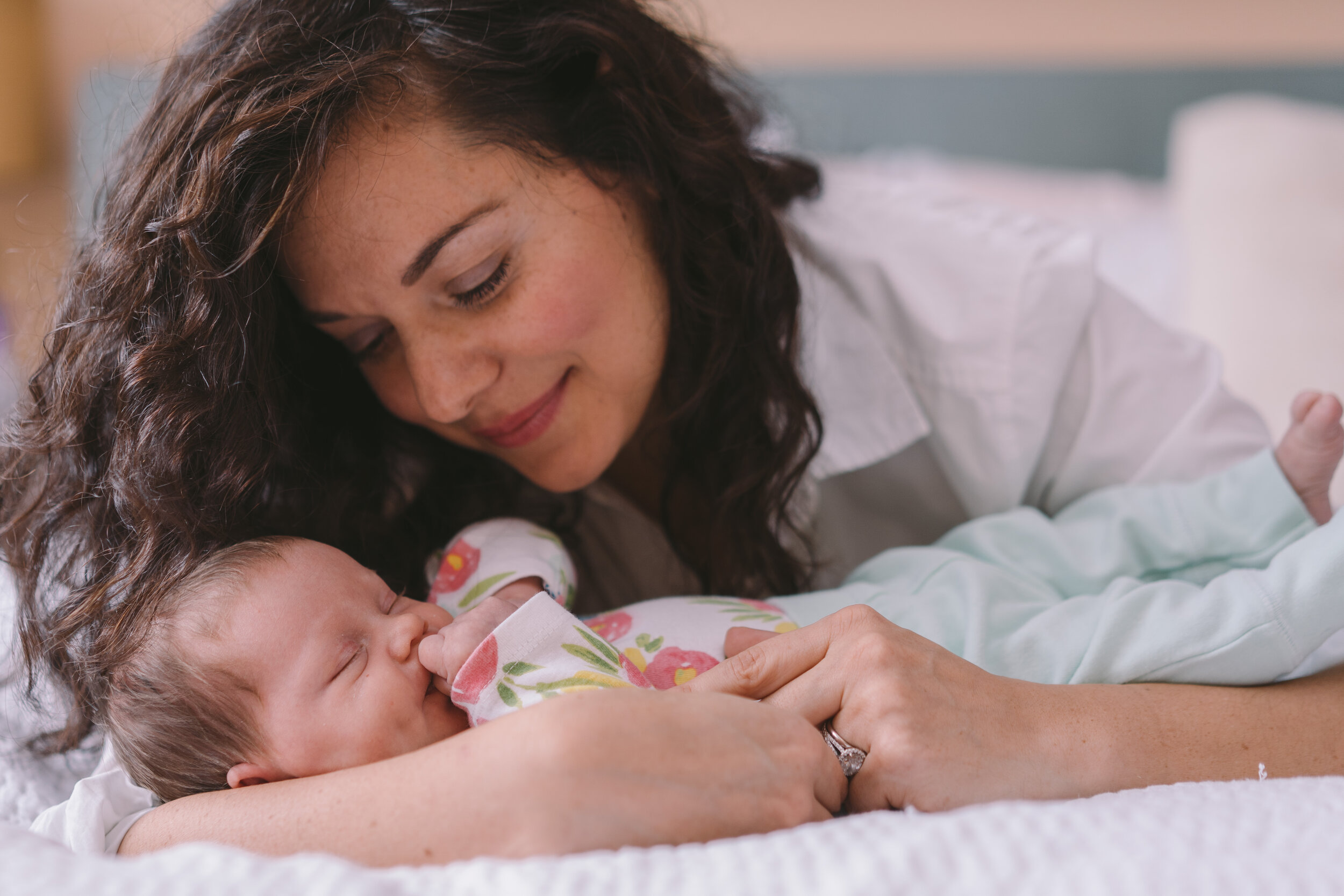 mommy-laying-in-bed-with-her-newborn-daughter.jpg