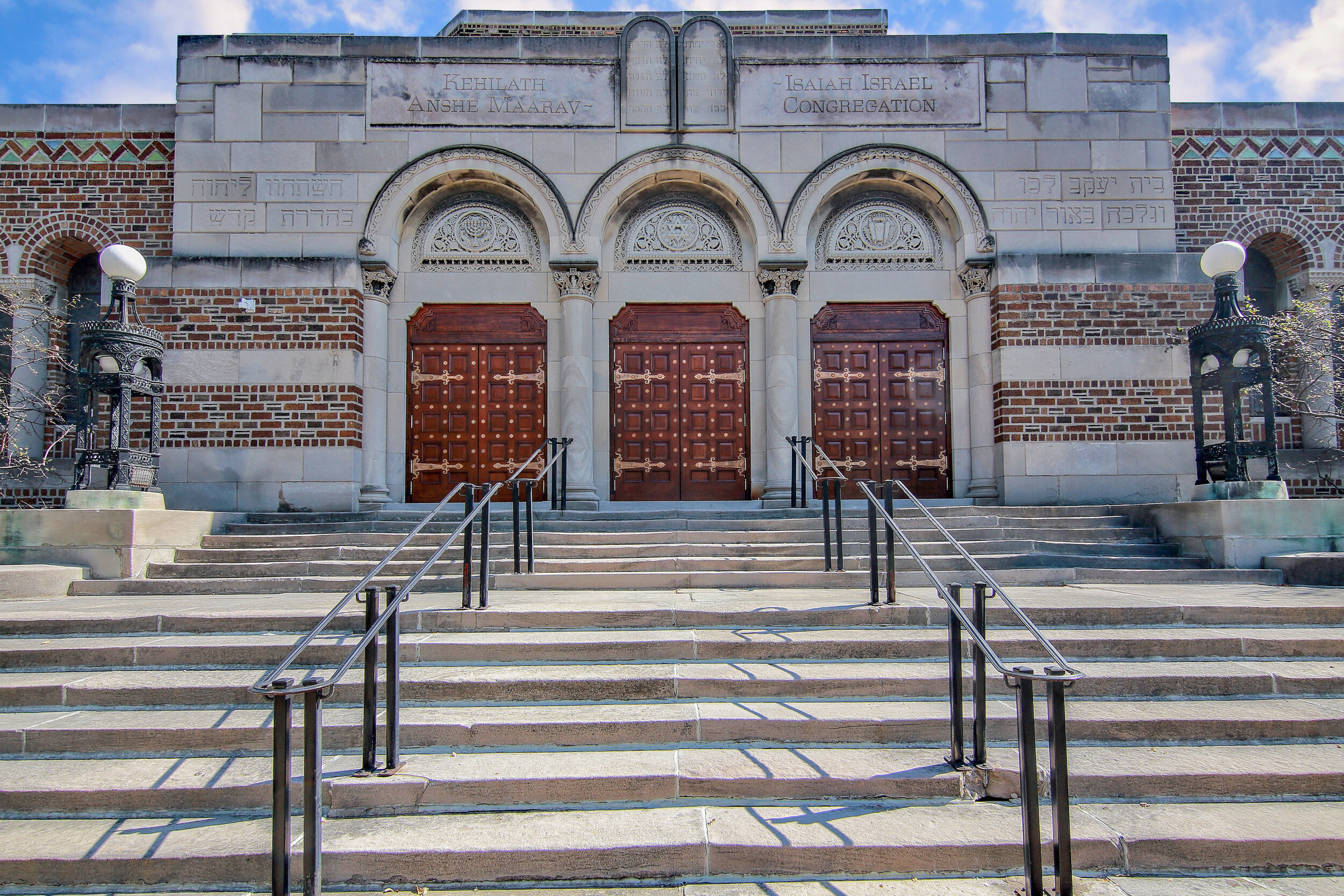 KAM-Isaiah-Israel- Synagogue-door-restoration-installation-by-meyer-guild.jpg