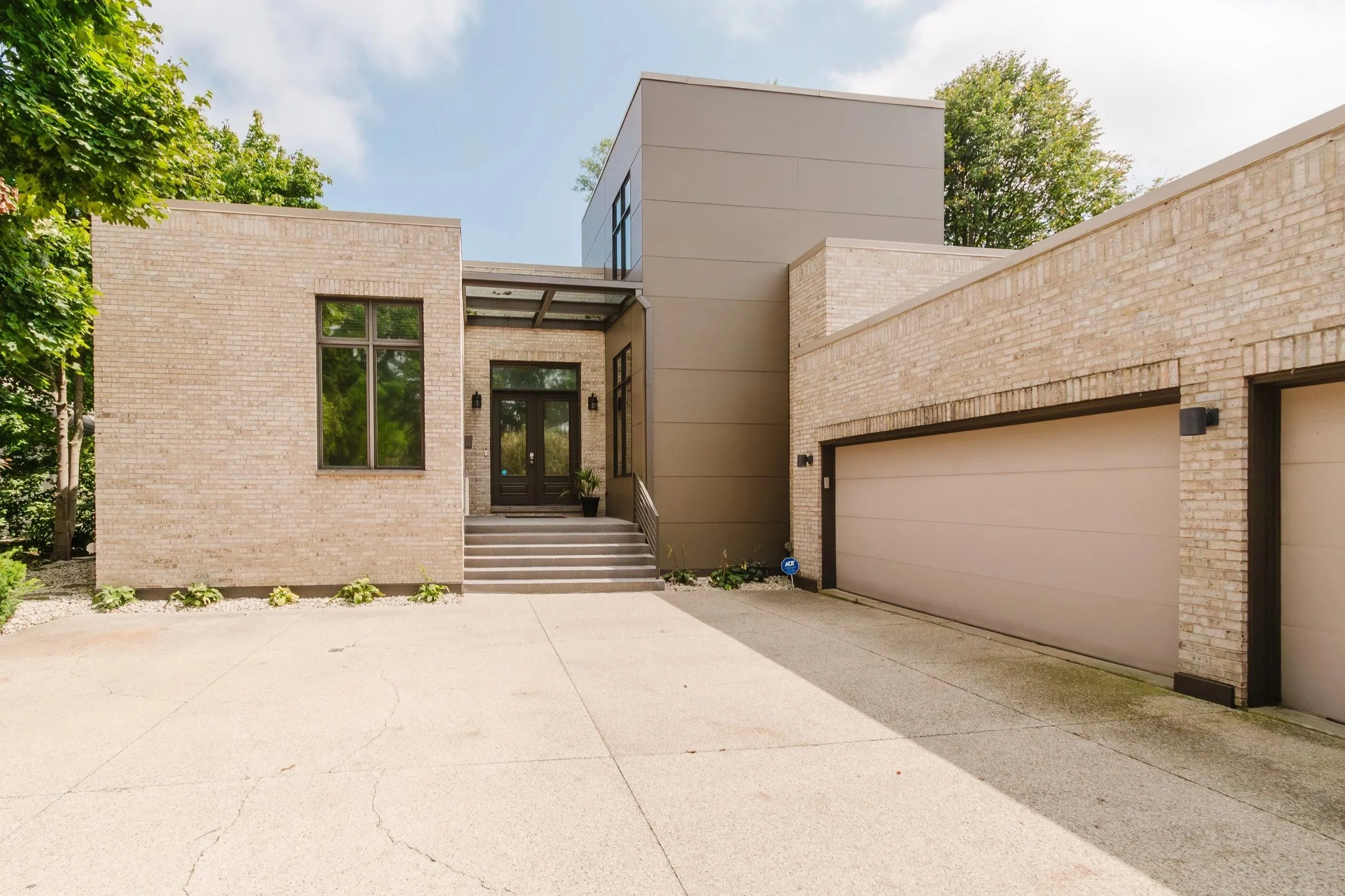 "Meyer Guild has completed three homes for us. Their transparency, diligence, and care keep us coming back."
~ Ann Kolb