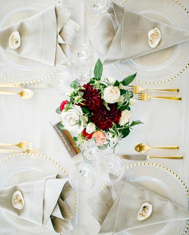 E L A G A N T // Details. We love the oyster shell place &quot;cards&quot; and the gold utensils that show off the gorgeous florals from @noonandesigns. ⁠
. . . ⁠
Photography: @simplysmith__⁠
Design/Styling &amp; Coordination: @ribbonandleaf⁠
Venue: 
