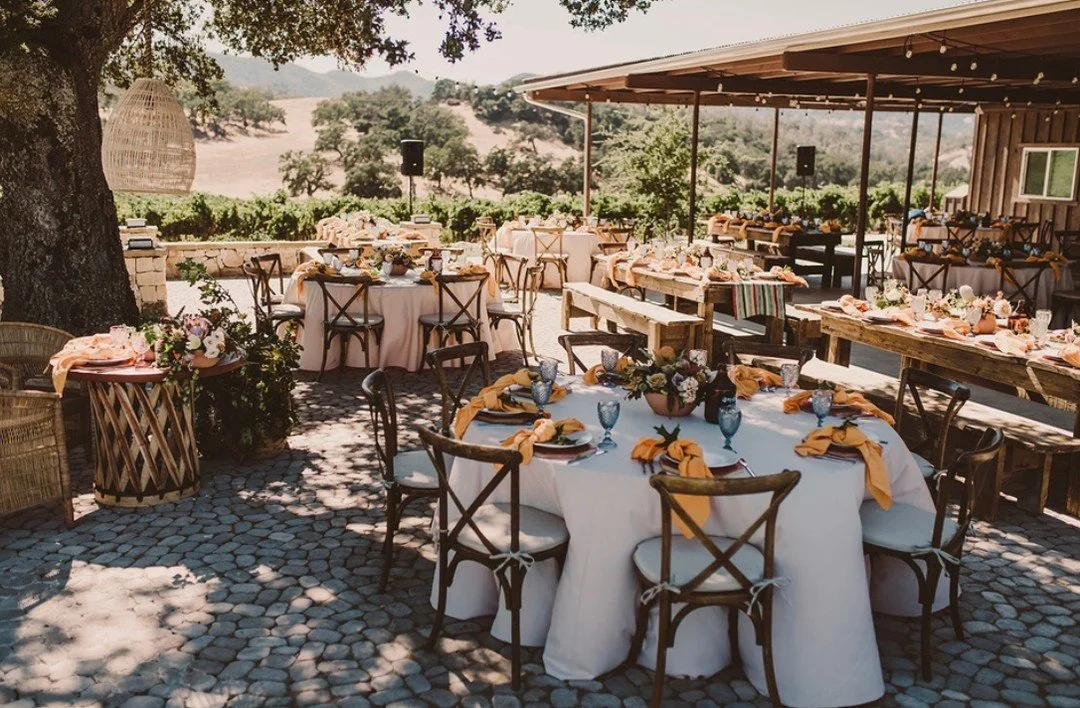 Are you team round, rectangle, or a little bit of both? 👀✨ No wrong answers here&mdash;just gorgeous layouts and thoughtful design to fit your vibe. Let us know your fave!⁠
⁠
Venue: @ancientpeaksbarn ⁠+ @smrv_events⁠
Rentals: @allaboutevents ⁠
Speci