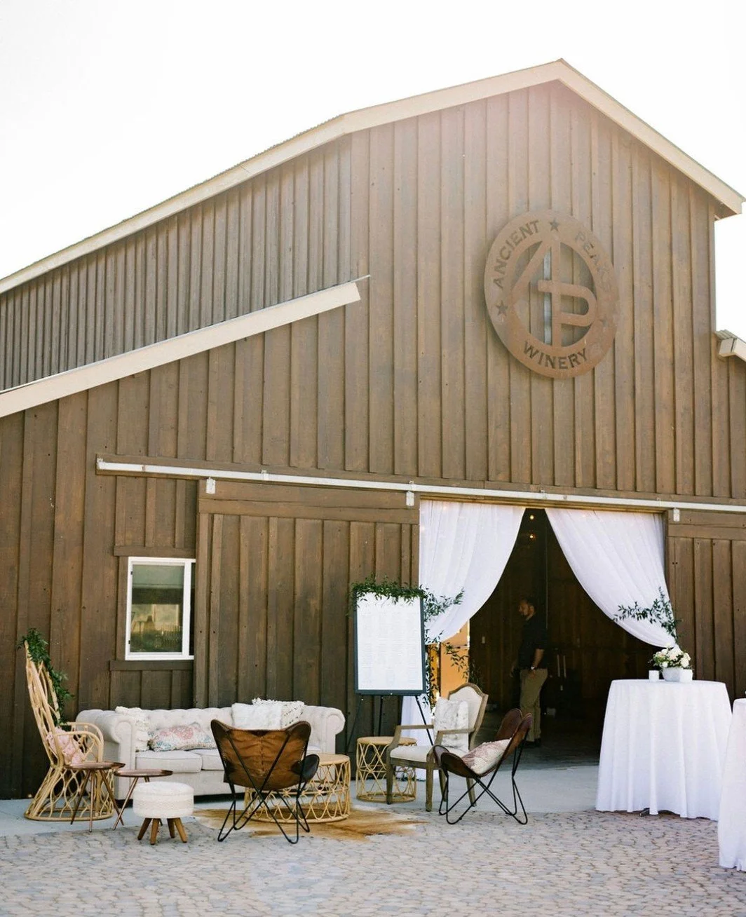 💃🍷✨ Dancing, sipping, laughing, loving&mdash;everything that makes a wedding at @ancientpeaksbarn absolutely unforgettable.⁠
⁠
Venue: @ancientpeaksbarn + @smrv_event⁠
Photography: @austynelizabeth⁠
Makeup: @tamibernardmakeup ⁠
Hair: @hairbybrooklyn