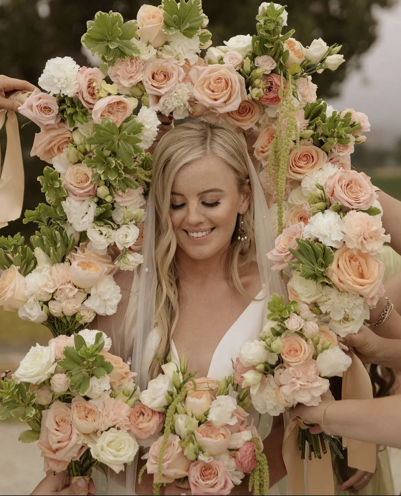 One of our favorite shots ✨ a perfect portrait of the bride&mdash;just peachy + glowing! 🍑 ready to create your own magical moments? reach out today to book your venue tour!⁠
⁠
Coordination: @kindra.ann.events⁠
Venue: @ancientpeaksbarn⁠ + @smrv_even